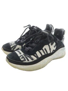 Chanel CC Logo Black White